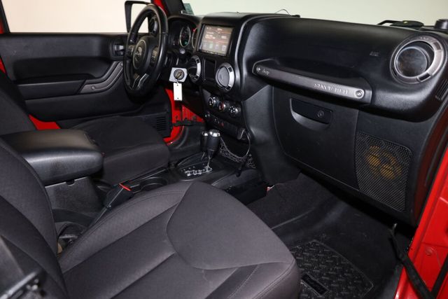 Thumbnail: 2017 Jeep Wrangler - 32