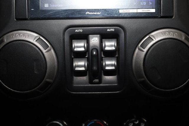 Thumbnail: 2014 Jeep Wrangler - 27