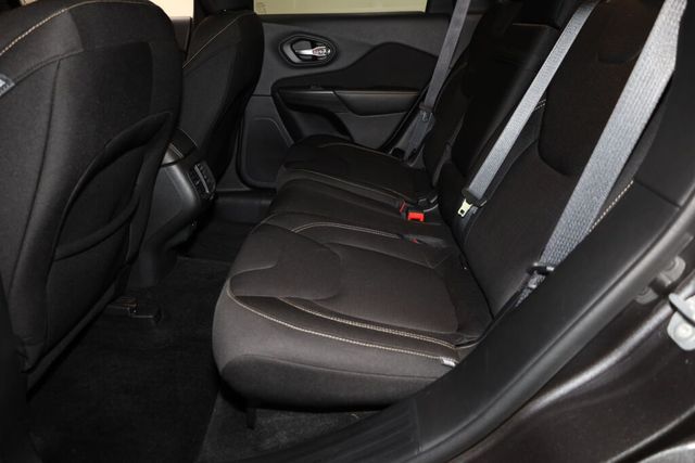 Thumbnail: 2015 Jeep Cherokee - 12