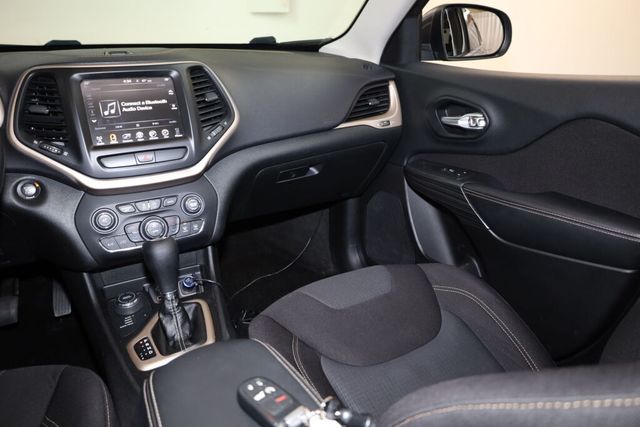 Thumbnail: 2015 Jeep Cherokee - 30