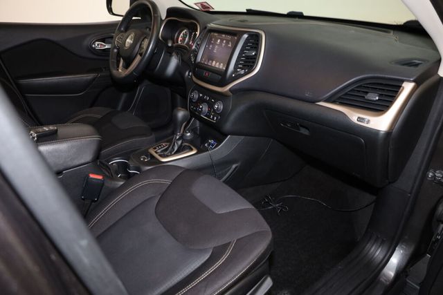 Thumbnail: 2015 Jeep Cherokee - 11