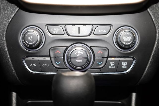 Thumbnail: 2015 Jeep Cherokee - 34
