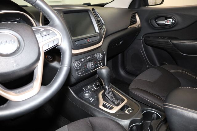 Thumbnail: 2015 Jeep Cherokee - 9