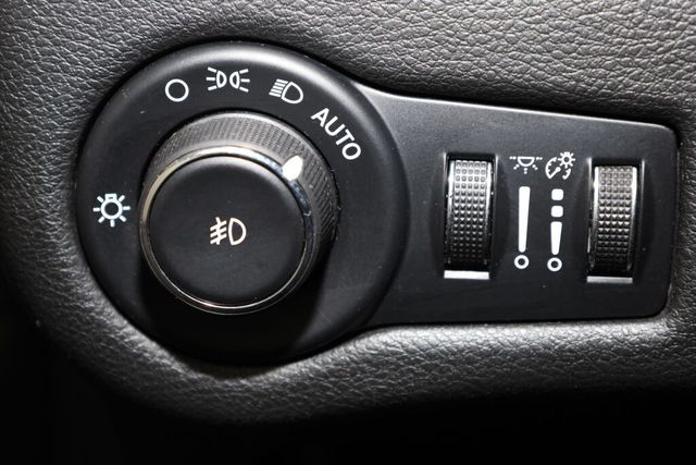 Thumbnail: 2015 Jeep Cherokee - 28