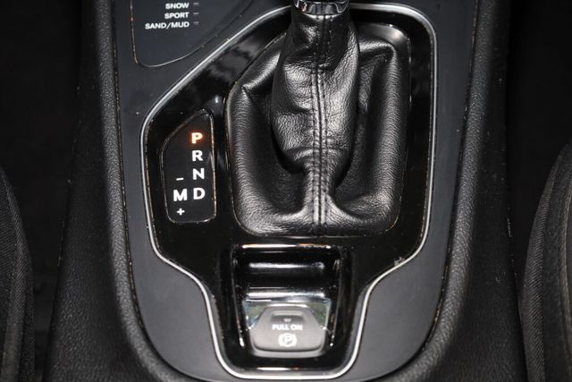 Thumbnail: 2019 Jeep Cherokee - 35