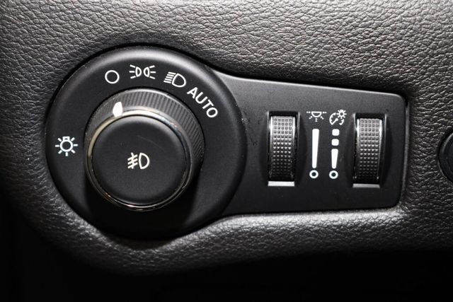 Thumbnail: 2019 Jeep Cherokee - 27