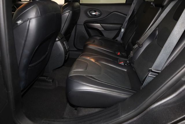 Thumbnail: 2019 Jeep Cherokee - 12