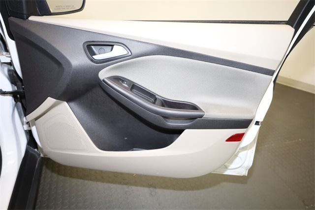 Thumbnail: 2014 Ford Focus - 28