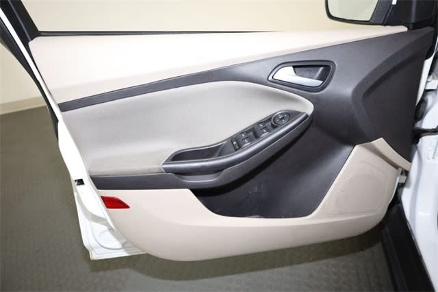 Thumbnail: 2014 Ford Focus - 26
