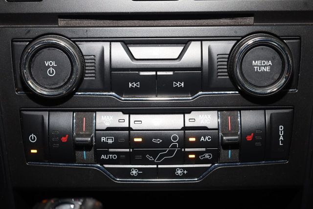 Thumbnail: 2016 Ford Explorer - 32