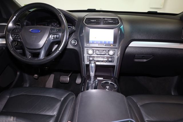 Thumbnail: 2016 Ford Explorer - 14