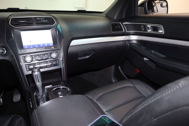 Thumbnail: 2016 Ford Explorer - 31