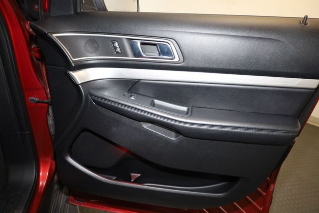 Thumbnail: 2016 Ford Explorer - 36