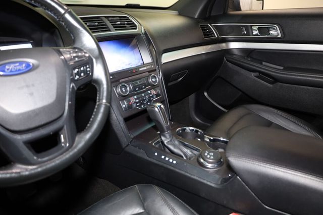Thumbnail: 2016 Ford Explorer - 9