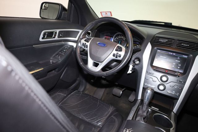 Thumbnail: 2013 Ford Explorer - 14
