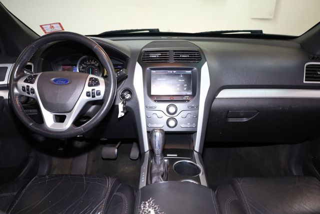 Thumbnail: 2013 Ford Explorer - 29