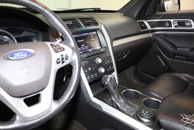 Thumbnail: 2013 Ford Explorer - 9