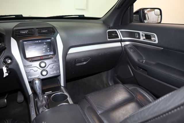 Thumbnail: 2013 Ford Explorer - 30