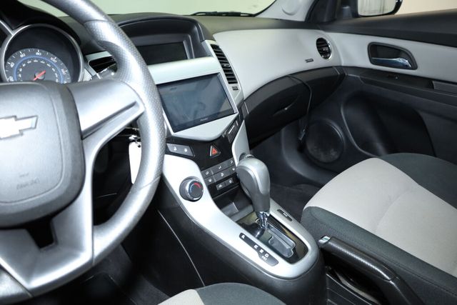 Thumbnail: 2012 Chevrolet Cruze - 9