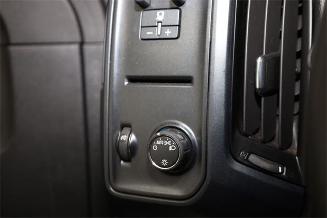 Thumbnail: 2015 Chevrolet Silverado 2500 - 25