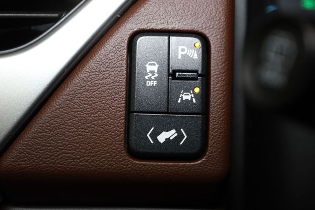 Thumbnail: 2019 Chevrolet Tahoe - 30