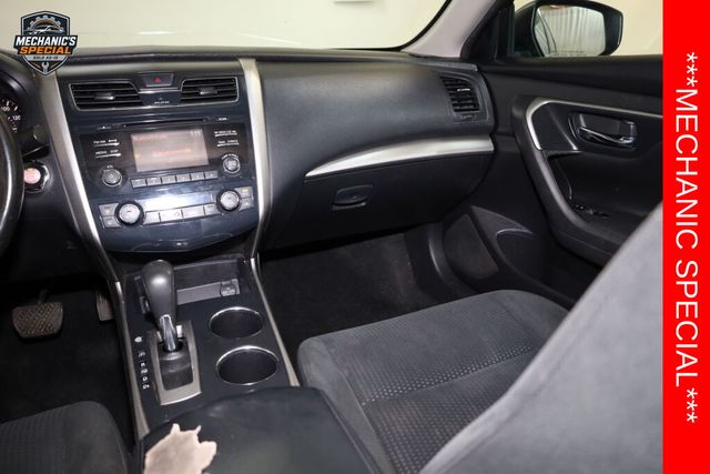 Thumbnail: 2015 Nissan Altima - 32