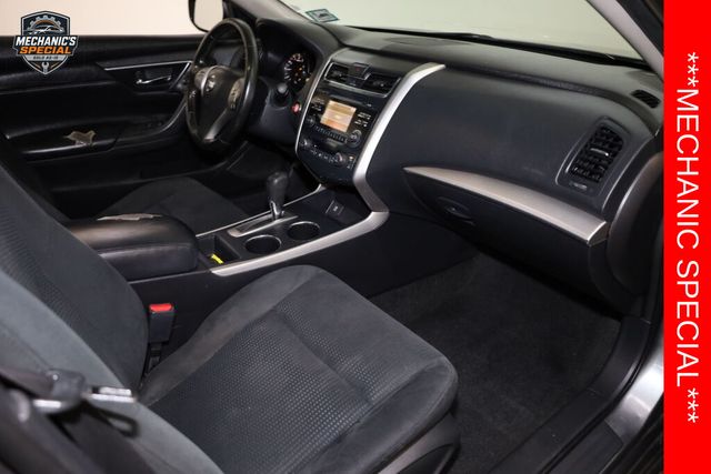 Thumbnail: 2015 Nissan Altima - 10