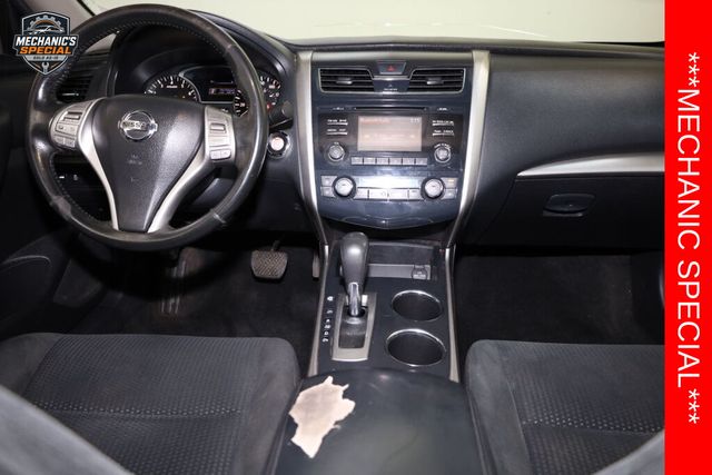 Thumbnail: 2015 Nissan Altima - 13