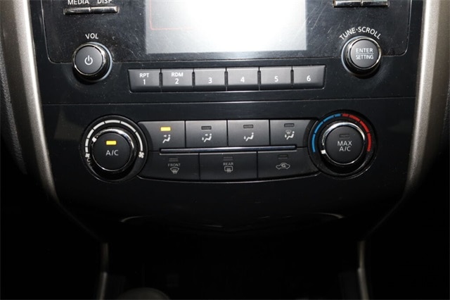 Thumbnail: 2015 Nissan Altima - 34