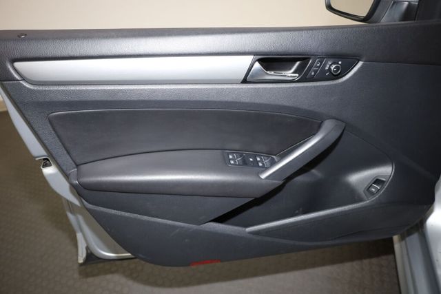 Thumbnail: 2014 Volkswagen Passat - 27