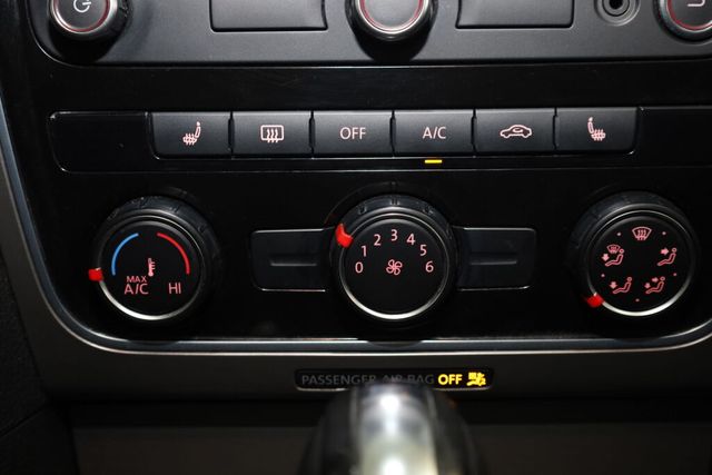 Thumbnail: 2014 Volkswagen Passat - 32