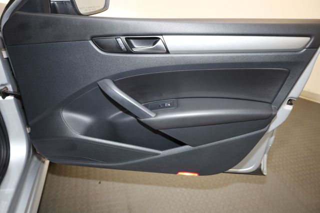Thumbnail: 2014 Volkswagen Passat - 35
