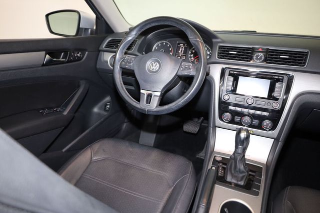 Thumbnail: 2014 Volkswagen Passat - 13