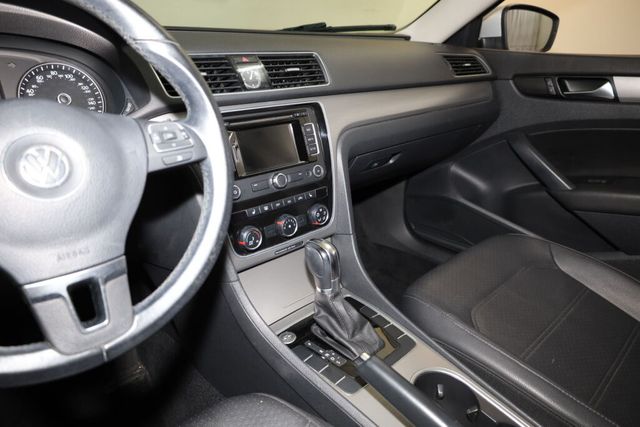 Thumbnail: 2014 Volkswagen Passat - 9