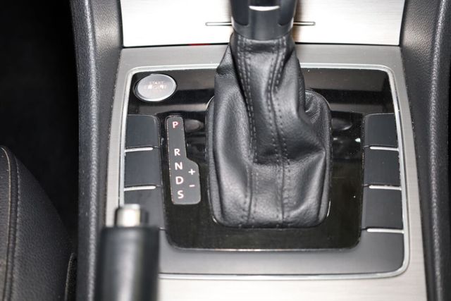 Thumbnail: 2014 Volkswagen Passat - 16
