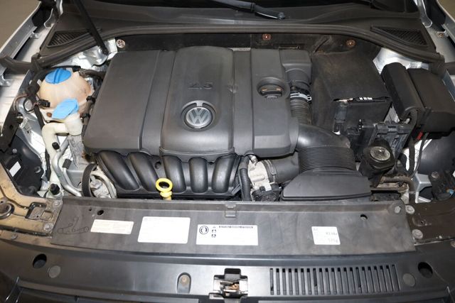 Thumbnail: 2014 Volkswagen Passat - 8