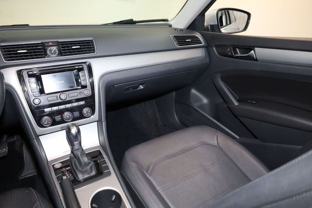 Thumbnail: 2014 Volkswagen Passat - 30