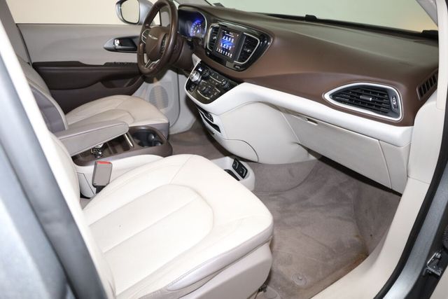 Thumbnail: 2019 Chrysler Pacifica - 12