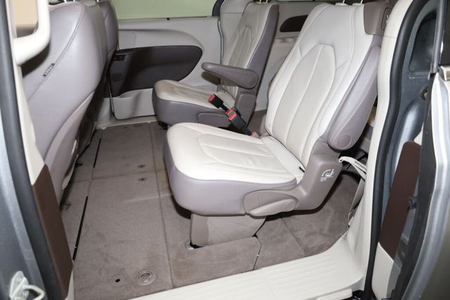 Thumbnail: 2019 Chrysler Pacifica - 13
