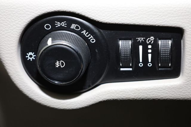 Thumbnail: 2019 Chrysler Pacifica - 14