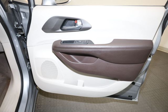 Thumbnail: 2019 Chrysler Pacifica - 36