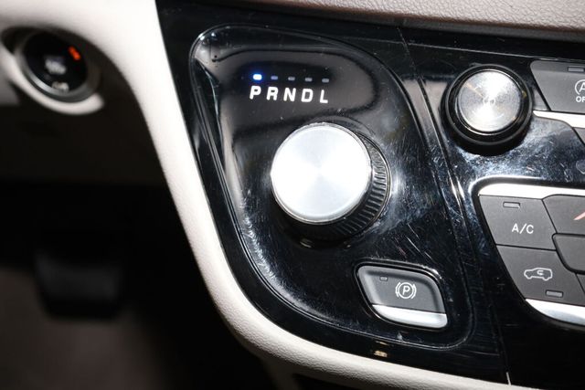 Thumbnail: 2019 Chrysler Pacifica - 17