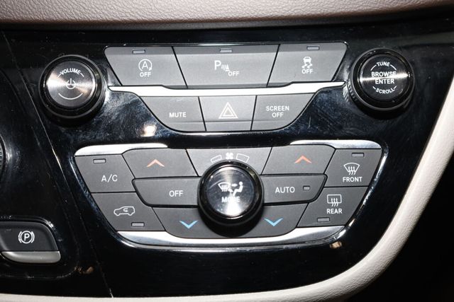 Thumbnail: 2019 Chrysler Pacifica - 33