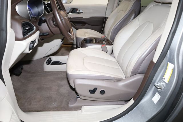 Thumbnail: 2019 Chrysler Pacifica - 11
