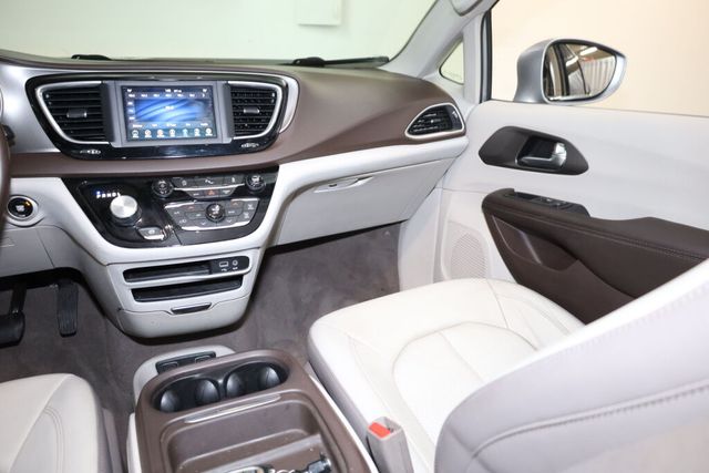 Thumbnail: 2019 Chrysler Pacifica - 30