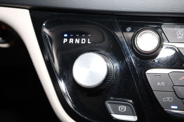 Thumbnail: 2022 Chrysler Voyager - 37