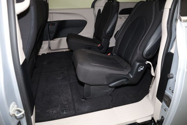 Thumbnail: 2022 Chrysler Voyager - 27