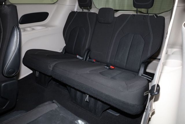 Thumbnail: 2022 Chrysler Voyager - 28