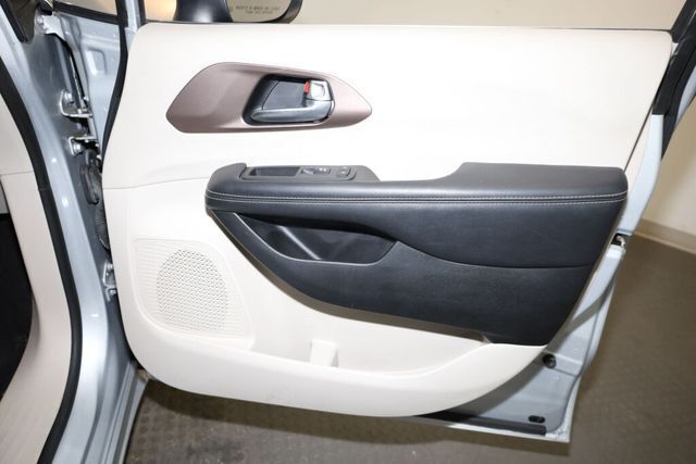 Thumbnail: 2022 Chrysler Voyager - 29