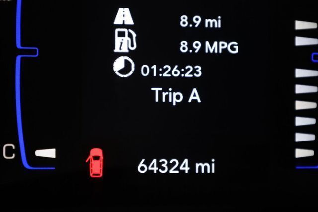 Thumbnail: 2022 Chrysler Voyager - 16